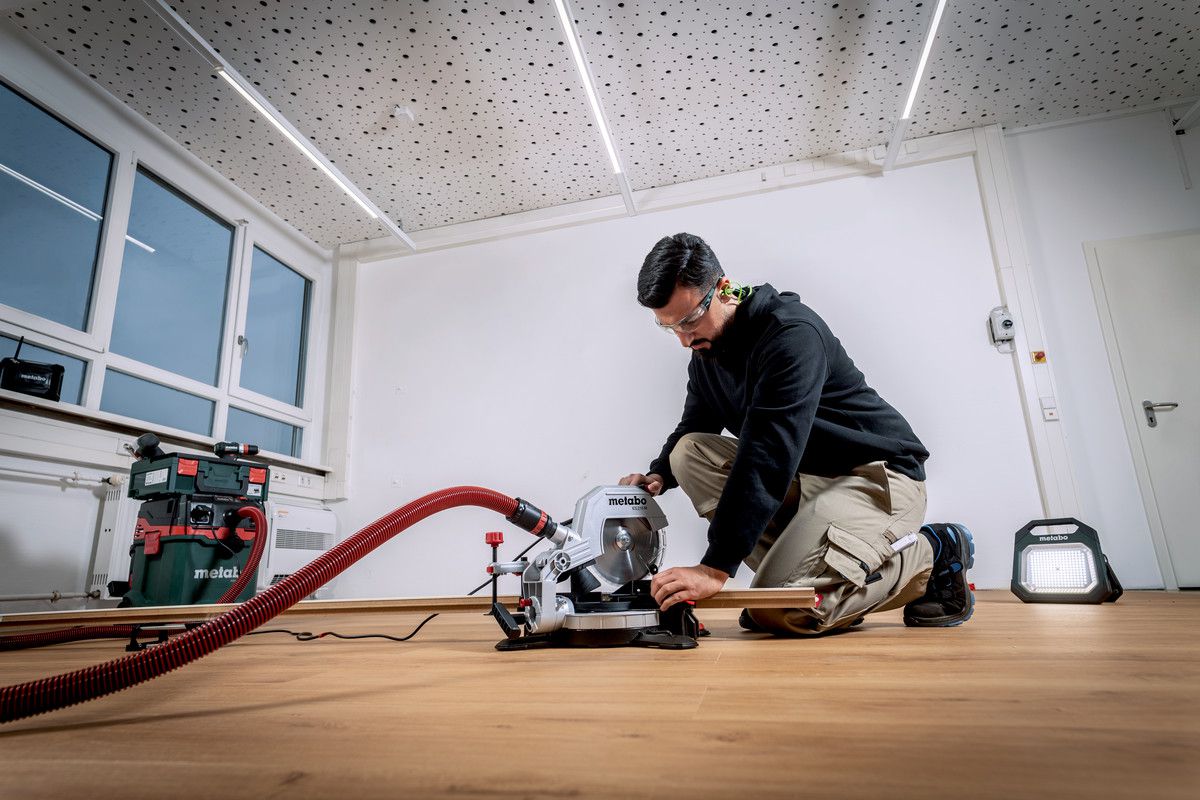 Kapp-und Gehrungssäge Metabo KS 216M - 90/45°, 1.35kW, Schn.tief.120/80 mm
