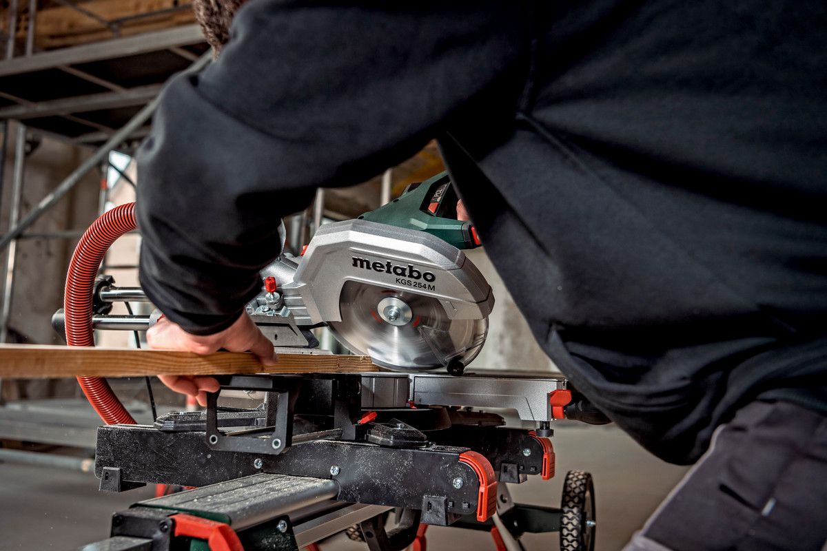 Kapp-und Gehrungssäge Metabo KGS 254M - 90/45°, 1.35kW, Schn.tief.120/80 mm