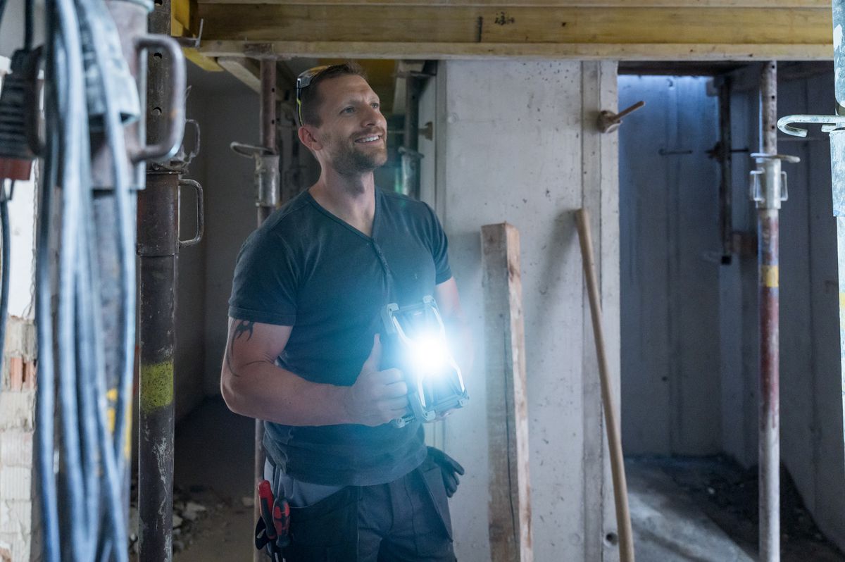 Arbeitsleuchte LED RUFUS 1500lm - 15W mit Akku, IP65