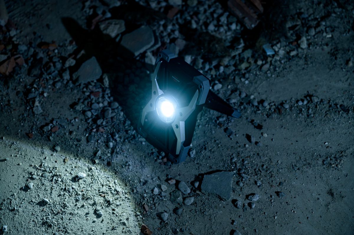 Arbeitsleuchte LED RUFUS 1500lm - 15W mit Akku, IP65