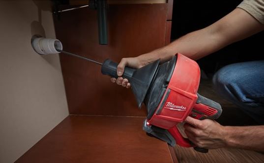 Akku-Rohrreiniger MILWAUKEE M12BDC8-202C - mit 8 mm Spirale, mit Akku