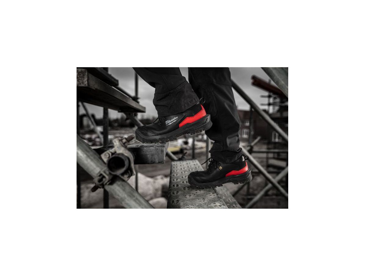 Sicherheits-Halbschuh Gr. 42 schwarz - Milwaukee, ARMOURTRED S3S Leder