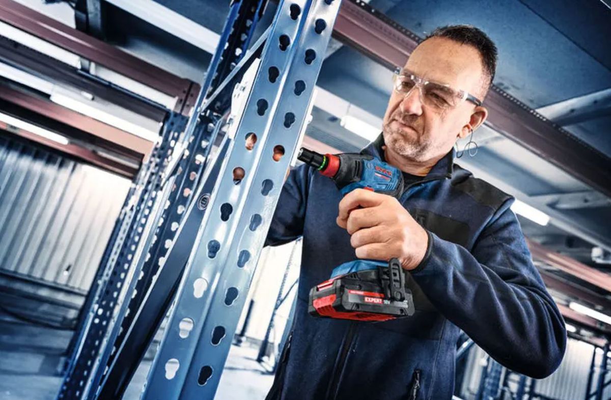 Akku-Drehschlagschrauber Bit/ 4kant Nuss - Bosch,EXDX18V-210 (solo; L-boxx)
