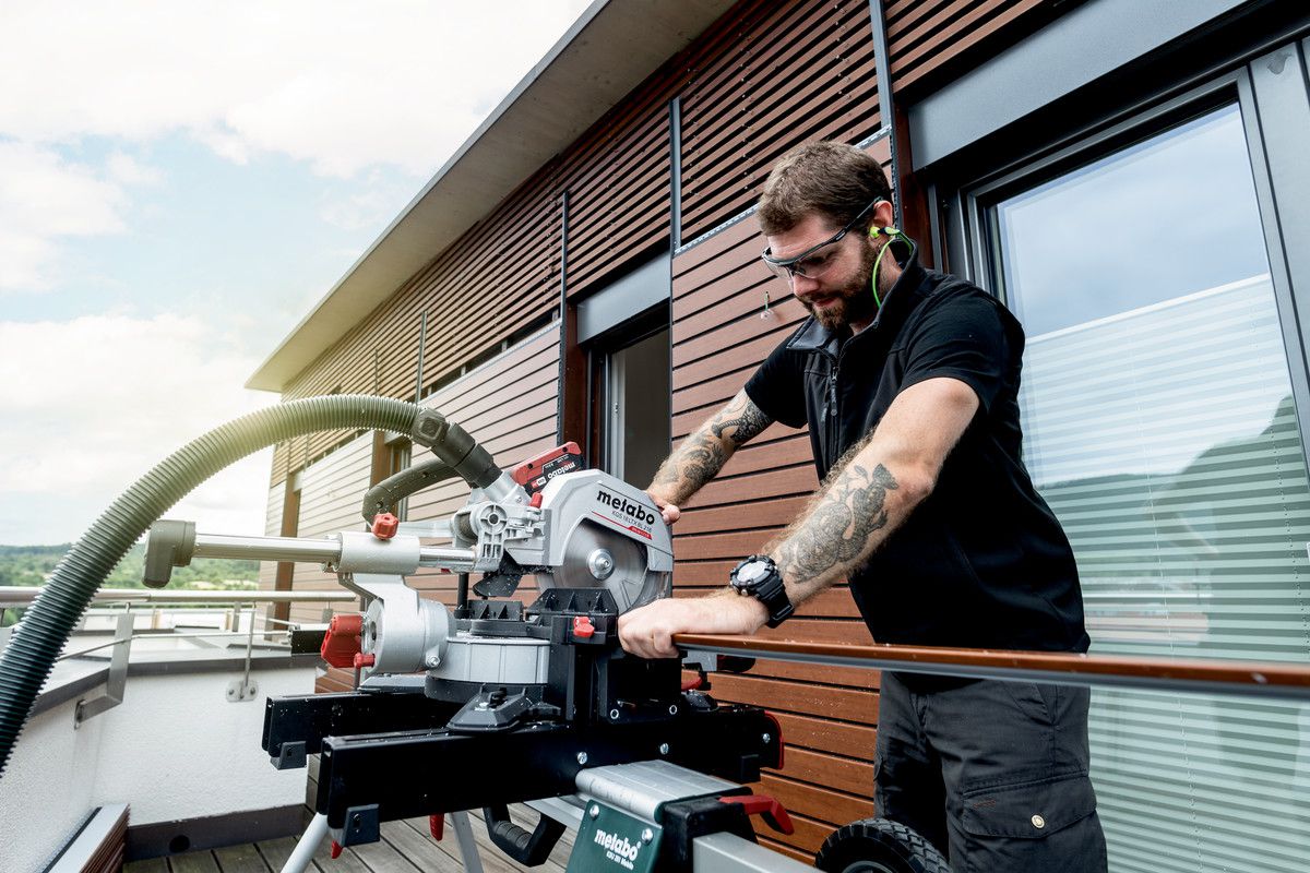 Akku-Kappsäge METABO KGS 18 LTX BL 216 - 90/45° 305-215mm Schn.tief.70/40 mm
